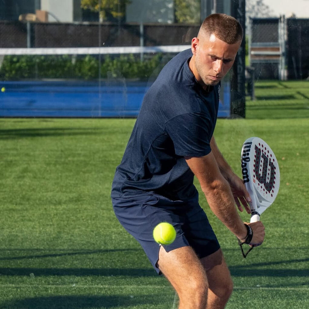 A few small adjustments can completely change the quality of the shot. Keep the racket closer to your body, let the shoulder guide the movement, and make sure you finish through the ball. Save this and try it in your next session.