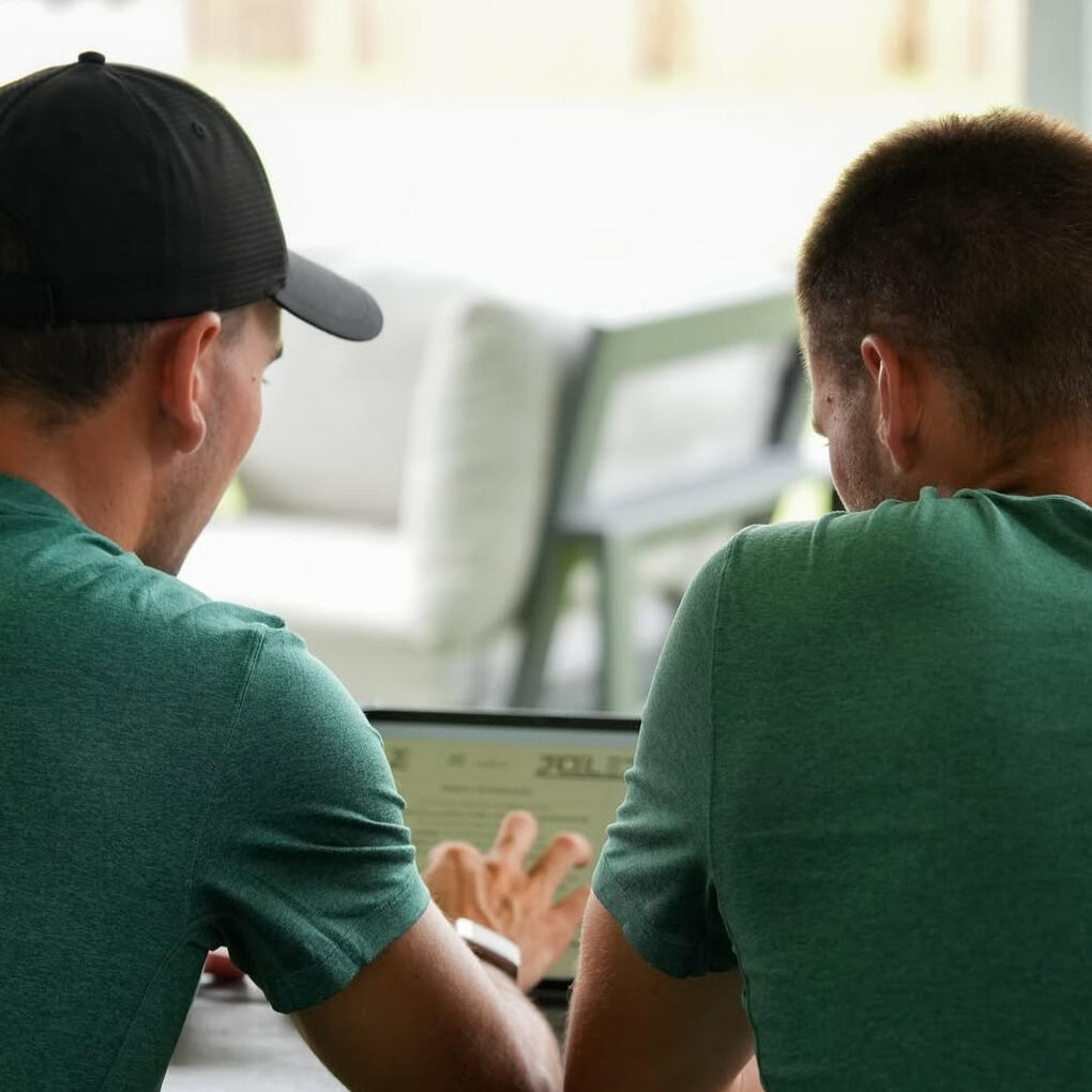 Every project starts with a problem. For Ernesto, it was seeing players improve during training but struggle to transfer those improvements into their matches. This conversation dives into how that challenge led to the creation of the PadelEdge app...